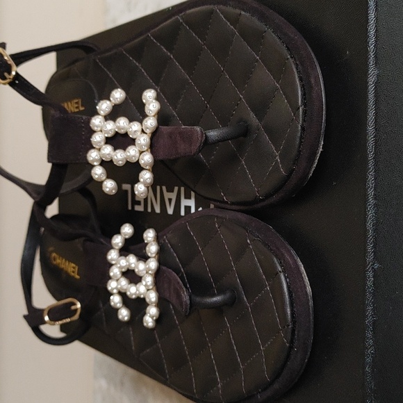 CHANEL Thongs Black Interlocking C Size 40 - Picture 11 of 15